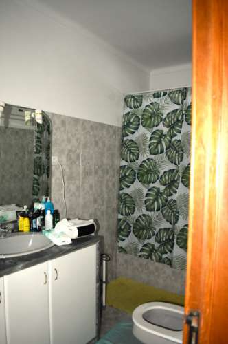 Apartamento T4 transformado em T3 com garagem