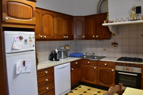 Apartamento T4, com terraço a 10 minutos da praia