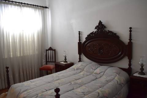 Apartamento T4, com terraço a 10 minutos da praia