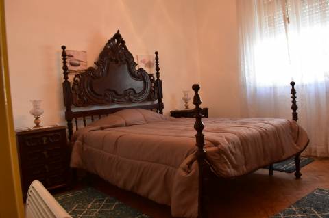 Apartamento T4, com terraço a 10 minutos da praia