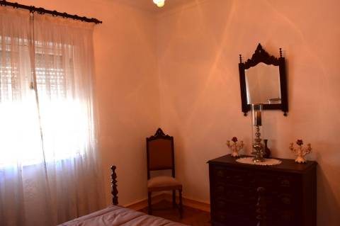 Apartamento T4, com terraço a 10 minutos da praia