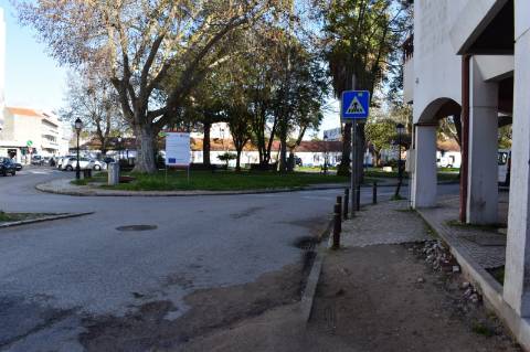 Apartamento T4, com terraço a 10 minutos da praia