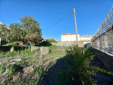 Terreno com viabilidade de construção Edifício Habitacional