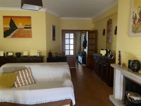 Apartamento T3, com duas arrecadações em localização de excelência