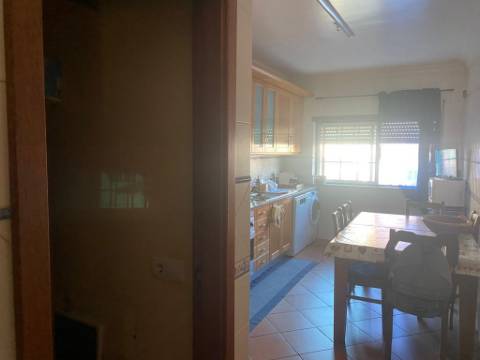 Apartamento T3, com duas arrecadações em localização de excelência