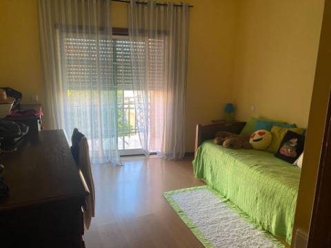 Apartamento T3, com duas arrecadações em localização de excelência