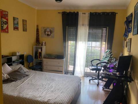 Apartamento T3, com duas arrecadações em localização de excelência