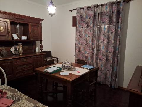 Casa T2 com aproveitamento de sótão, tertúlia e terreno
