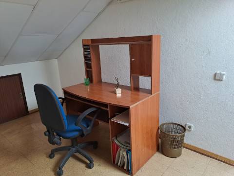 Casa T2 com aproveitamento de sótão, tertúlia e terreno