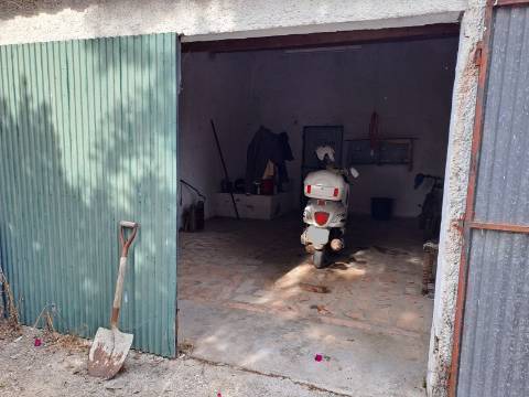 Casa T2 com aproveitamento de sótão, tertúlia e terreno