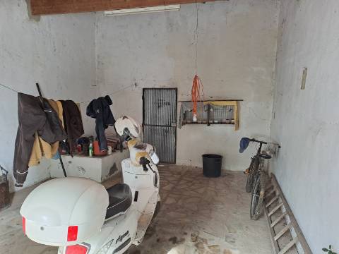 Casa T2 com aproveitamento de sótão, tertúlia e terreno