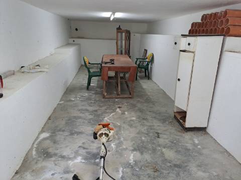 Casa T2 com aproveitamento de sótão, tertúlia e terreno