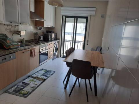 Apartamento T3 com garagem, em localização de excelência