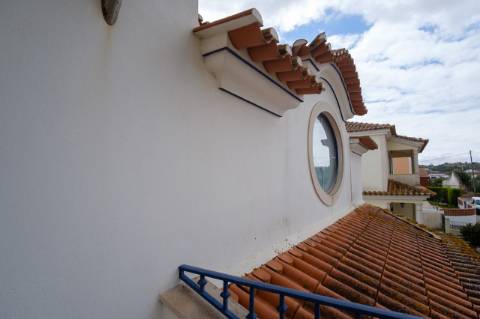 Moradia T4 - 5 assoalhadas com garagem para 2 carros