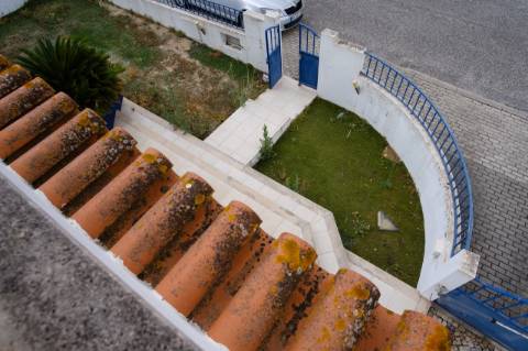 Moradia T4 - 5 assoalhadas com garagem para 2 carros