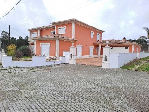 Moradia T7 com terreno