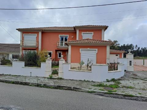 Moradia T7 com terreno