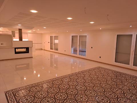 Moradia T7 com terreno