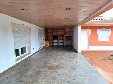 Moradia T7 com terreno