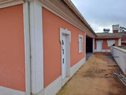 Moradia T7 com terreno