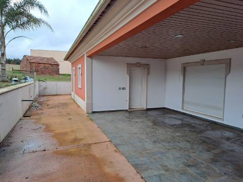 Moradia T7 com terreno