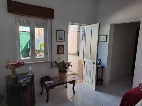 Moradia T2 +1 com logradouro