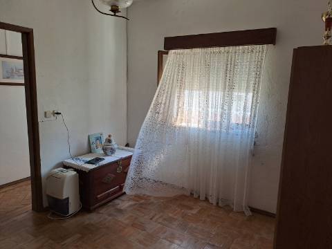 Moradia T2 +1 com logradouro