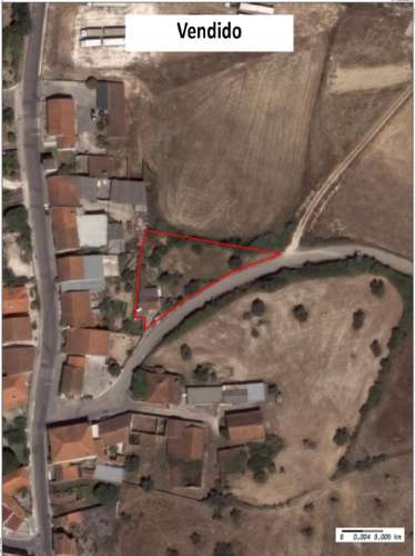 Casa antiga de r/c, para recuperação total com terreno