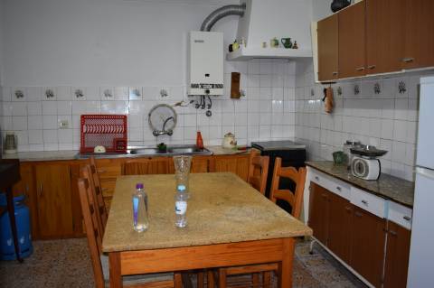 Moradia T2 com cozinha rústica