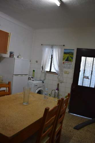 Moradia T2 com cozinha rústica