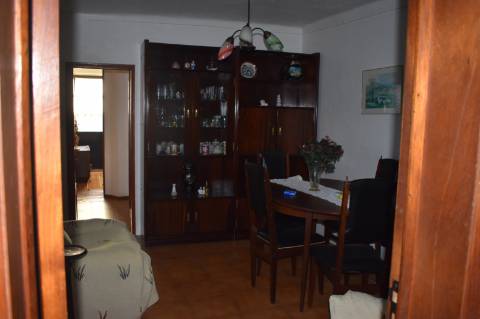 Moradia T2 com cozinha rústica