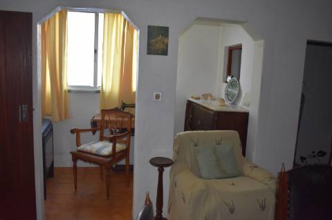 Moradia T2 com cozinha rústica