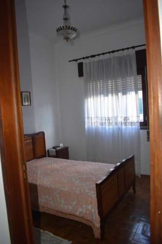 Moradia T2 com cozinha rústica