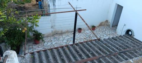 Moradia T2 com cozinha rústica