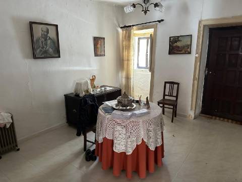 Moradia T2 com garagem e quintal