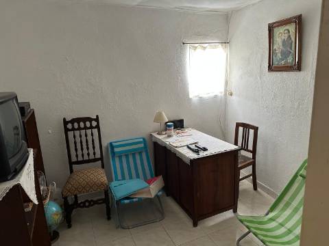 Moradia T2 com garagem e quintal