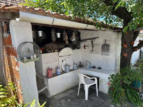 Moradia T2 com garagem e quintal