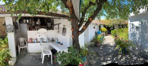 Moradia T2 com garagem e quintal