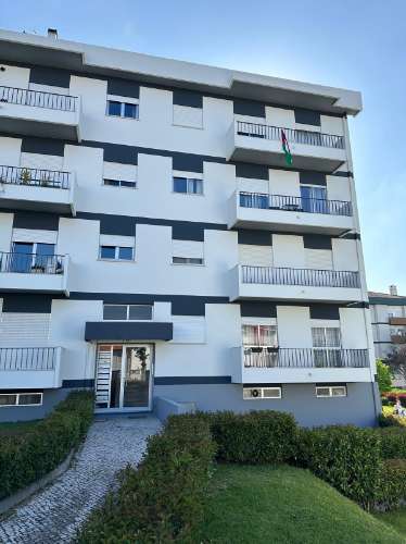 Apartamento T3 com garagem individual com 36m2