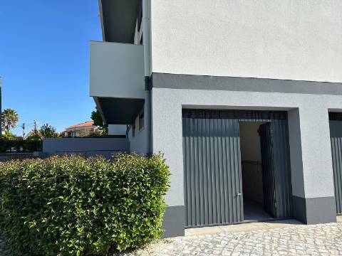 Apartamento T3 com garagem individual com 36m2
