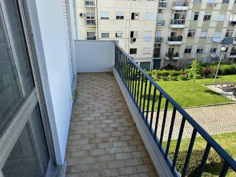 Apartamento T3 com garagem individual com 36m2