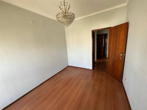 Apartamento T3 com garagem individual com 36m2