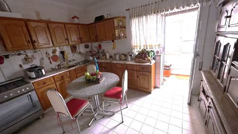 Apartamento T3 com garagem individual com 36m2