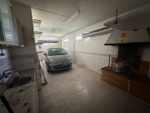 Apartamento T3 com garagem individual com 36m2