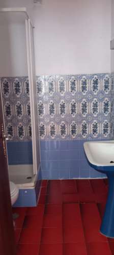 Moradia com armazém e quintal