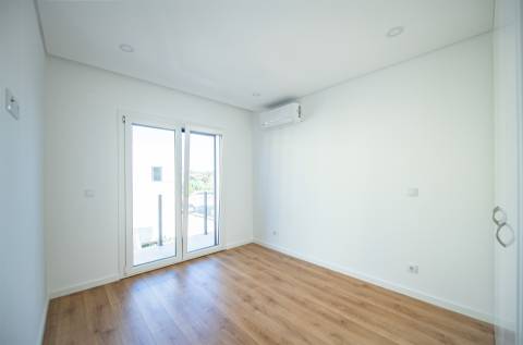 Moradia T3 Geminada Vale de Carros - Sexal