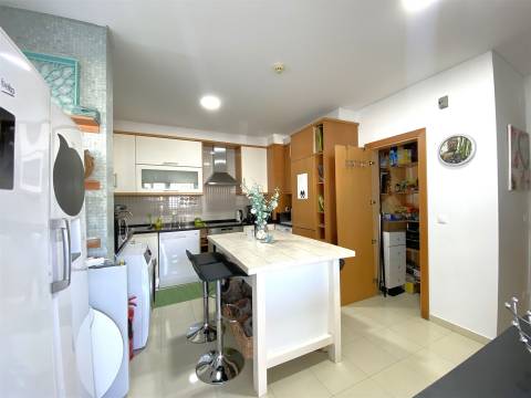 Apartamento T2 Condominio Fechado -  Setubal