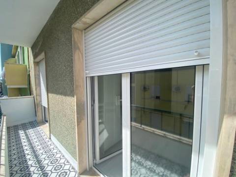 QUARTO p/ Arrendar - Moscavide - c/ acesso a VARANDA - junto à Universidade Europeia