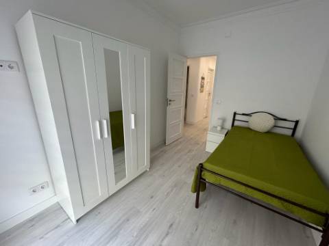 QUARTO p/ Arrendar - Moscavide - c/ acesso a VARANDA - junto à Universidade Europeia