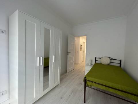 QUARTO p/ Arrendar - Moscavide - c/ acesso a VARANDA - junto à Universidade Europeia